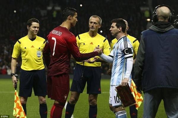 Messi sẽ thể hiện tốt hơn Ronaldo ở World Cup 2022? Ảnh: EPA. Messi sẽ thể hiện tốt hơn Ronaldo ở World Cup 2022? Ảnh: EPA.