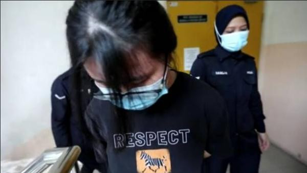 Nhiều người thấy lạ vì Sim thậm chí không phản đối, không tự bào chữa cho bản thân. Ảnh: China Press.