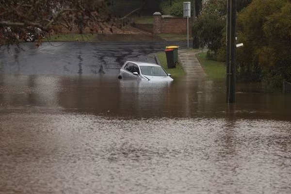 Ngập lụt ở Sydney (Australia), ngày 5/7/2022. Ảnh: Loren Elliott/ Reuters.