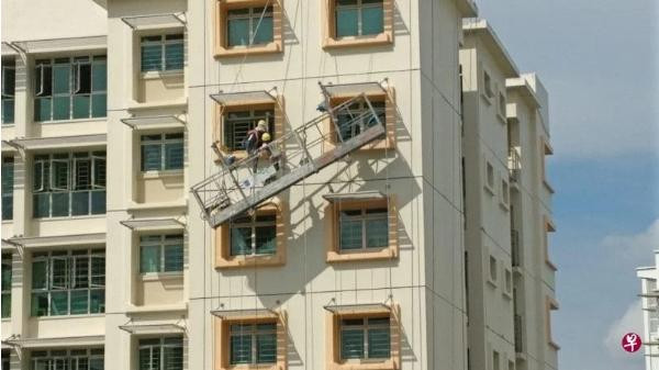 Một bên dây treo giá đỡ bỗng nhiên bị đứt. Ảnh: Zaobao.