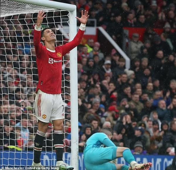 Ronaldo bị nhận xét là bây giờ trông thiếu tự tin trước khung thành đối phương. Ảnh: Manchester United via Getty Images. Ronaldo bị nhận xét là bây giờ trông thiếu tự tin trước khung thành đối phương. Ảnh: Manchester United via Getty Images.