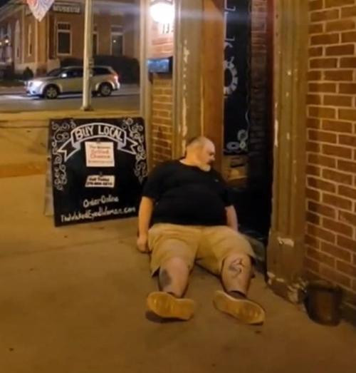 Ngày thứ 283. Ảnh: Josh Nalley. Ngày thứ 283. Ảnh: Josh Nalley.