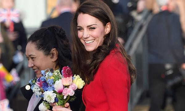 Năm 2005, chẳng ai biết cô sinh viên giản dị ấy sau này sẽ trở thành Hoàng hậu của nước Anh. Ảnh: Hello.