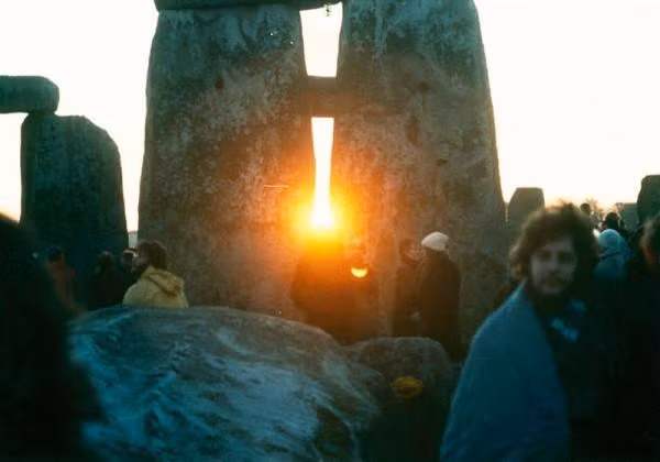 Hoàng hôn ngày Đông chí ở Stonehenge. Ảnh: Earthsky.