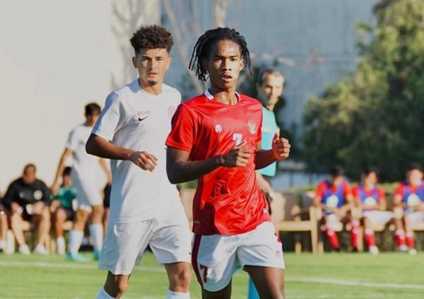 Cũng có khi Ronaldo (Indonesia) mang áo số 7 như Cristiano Ronaldo. Ảnh: WTN.