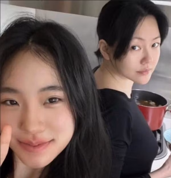 Từ Hy Đệ và con gái Lily.