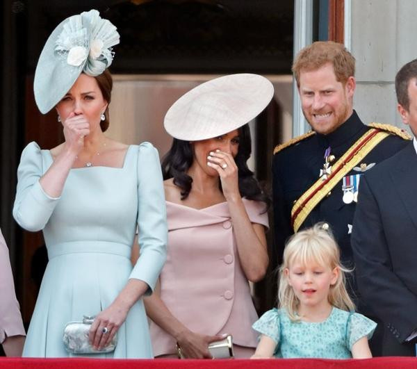 Năm 2018, Meghan mặc váy hở vai trong sự kiện trang trọng. Ảnh: Getty Images. Năm 2018, Meghan mặc váy hở vai trong sự kiện trang trọng. Ảnh: Getty Images.