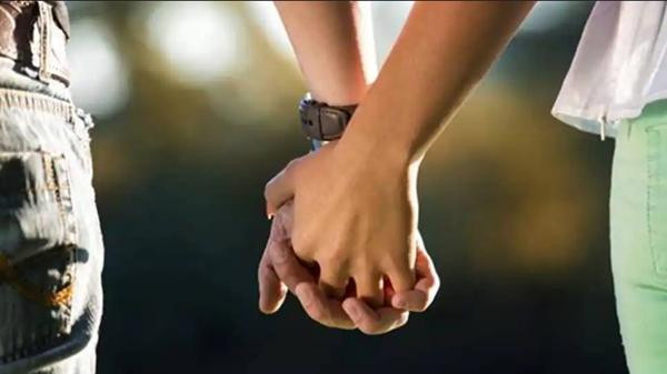 Người yêu đã trở mặt, cô gái chẳng cần nể nang gì nữa. Ảnh minh họa: India.