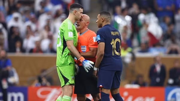 Martinez có vẻ rất không ưa Mbappe. Ảnh: Football365. Martinez có vẻ rất không ưa Mbappe. Ảnh: Football365.