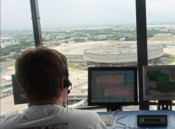 Đài kiểm soát không lưu ở Pháp đã rất lo lắng. Ảnh minh họa: Independent. Đài kiểm soát không lưu ở Pháp đã rất lo lắng. Ảnh minh họa: Independent.