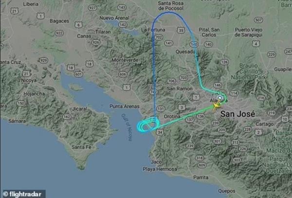 Phi công đã phải cho máy bay bay lòng vòng để đốt bớt nhiên liệu. Ảnh: FlightRadar. Phi công đã phải cho máy bay bay lòng vòng để đốt bớt nhiên liệu. Ảnh: FlightRadar.