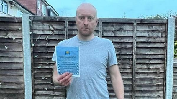 Anh Matthew rất ngạc nhiên khi nhận được thư yêu cầu nộp phạt. Ảnh: Matthew Cole.