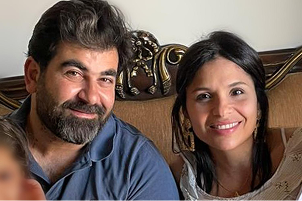 Anh Assaii và vợ. Ảnh: The Times. Anh Assaii và vợ. Ảnh: The Times.