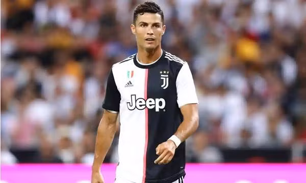 Ronaldo khi thi đấu cho Juventus. Ảnh: Pakawich Damrongkiattisak/ Getty Images.