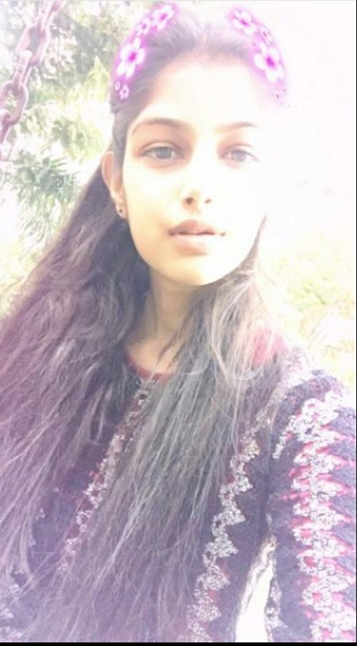 Harnaaz hồi 16 tuổi, ảnh chất lượng thấp nhưng nhan sắc chất lượng cao. Ảnh: Instagram. Harnaaz hồi 16 tuổi, ảnh chất lượng thấp nhưng nhan sắc chất lượng cao. Ảnh: Instagram.