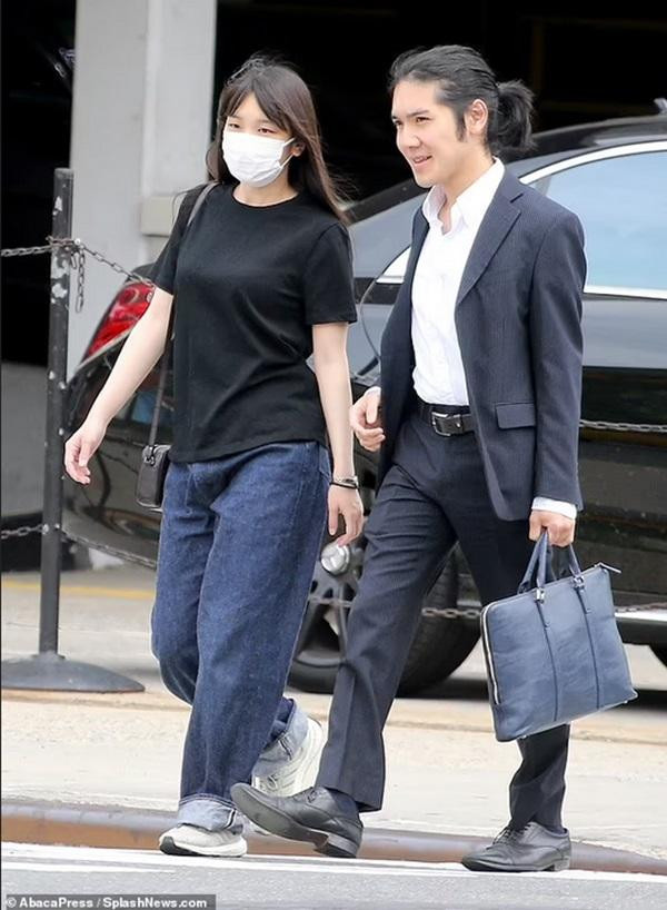 Vợ chồng Mako và Kei Komuro ở New York. Ảnh: Abaca Press/ Splash News.