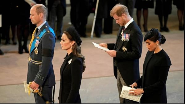 Harry không được mặc quân phục dù phục vụ trong quân ngũ một thập kỷ. Ảnh: AP. Harry không được mặc quân phục dù phục vụ trong quân ngũ một thập kỷ. Ảnh: AP.