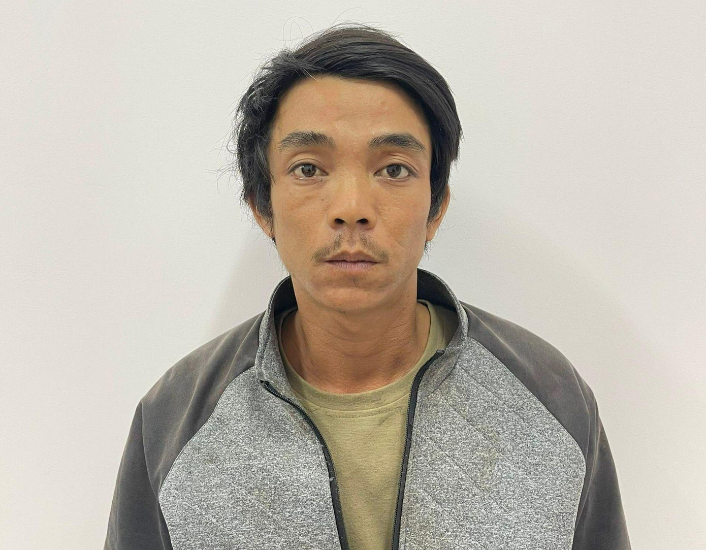 Hồ Văn Anh bị tạm giữ vì trồng, sơ chế cần sa Hồ Văn Anh bị tạm giữ vì trồng, sơ chế cần sa