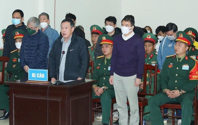 Nhóm bị cáo tại tòa Nhóm bị cáo tại tòa