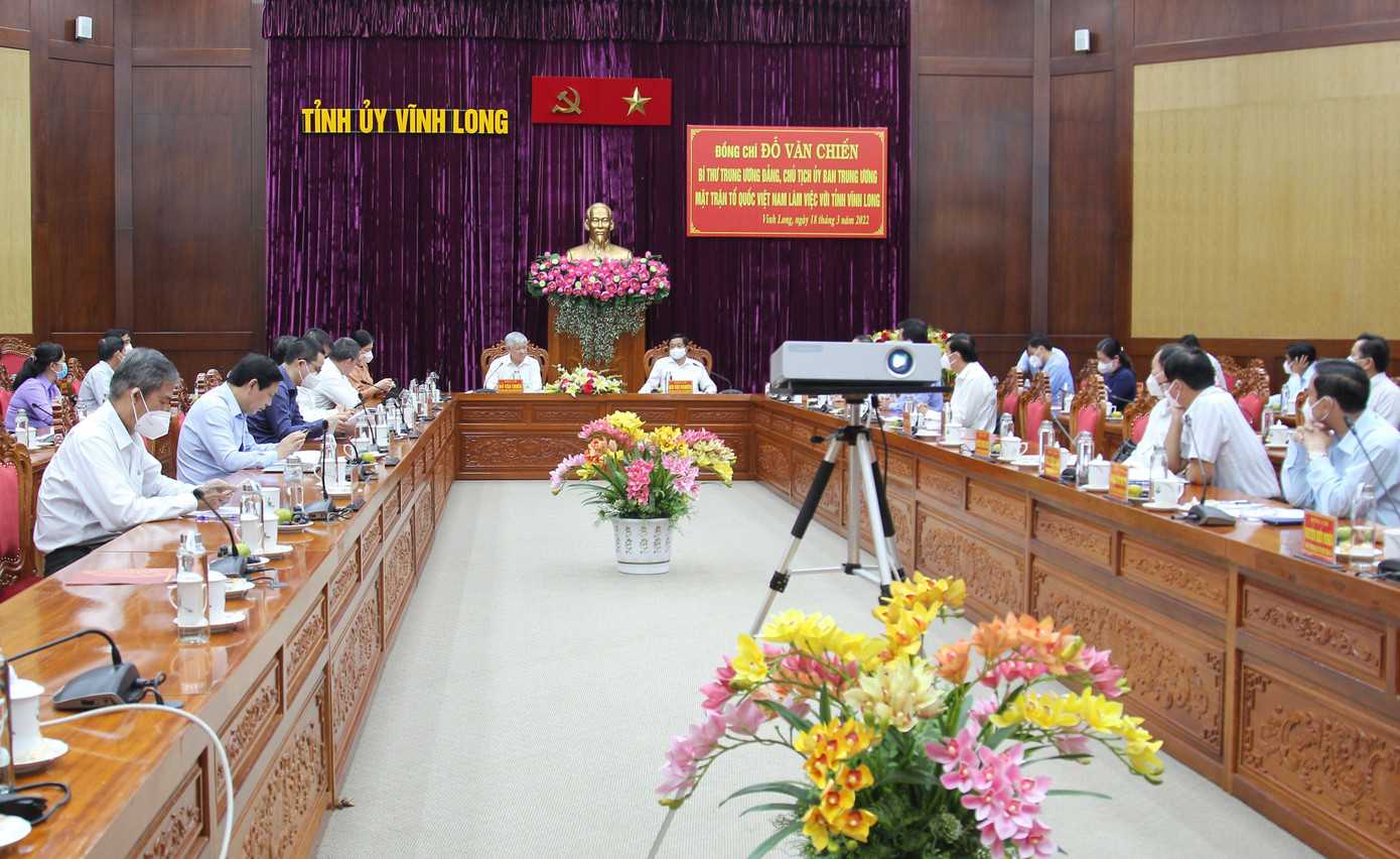 Quang cảnh buổi làm việc. Quang cảnh buổi làm việc.