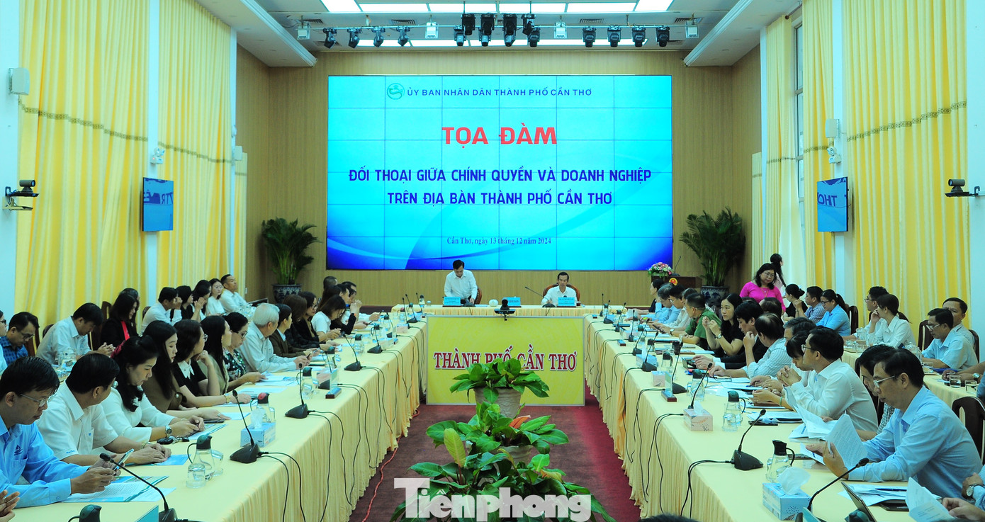 Quang cảnh buổi đối thoại. Ảnh: CK. Quang cảnh buổi đối thoại. Ảnh: CK.