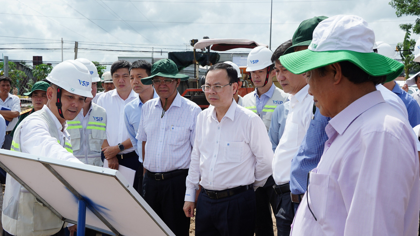 Bí thư Thành ủy Cần Thơ Nguyễn Văn Hiếu kiểm tra dự án VSIP.