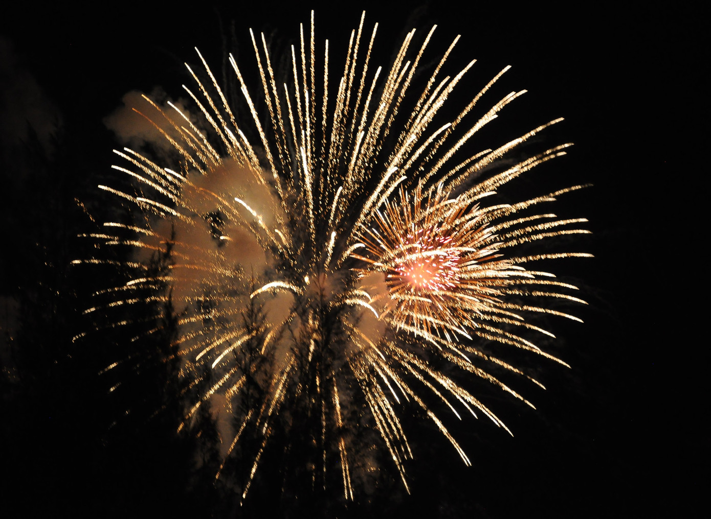 Cần Thơ có 5 điểm bắn pháo hoa đêm Giao thừa Tết Nguyên đán Giáp Thìn 2024. Cần Thơ có 5 điểm bắn pháo hoa đêm Giao thừa Tết Nguyên đán Giáp Thìn 2024.