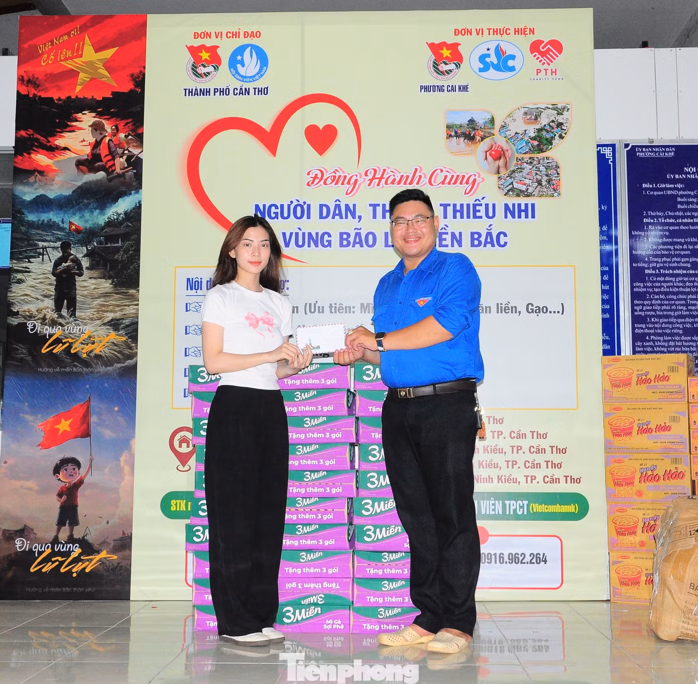 Hưởng ứng lời kêu gọi hướng về đồng bào vùng bão lũ, bạn Phan Lê Kim Ngọc - Hoa khôi Học sinh Sinh viên thanh lịch TP. Cần Thơ 2023, Á khôi 1 Người đẹp Tây Đô 2023 đã trích từ khoản tiết kiệm của cá nhân đến tham gia góp chút tấm lòng hướng về đồng bào phía Bắc. “Nghe tin tình hình mưa lũ, bà con phía Bắc rất khó khăn do hậu quả cơn bão số 3, em và gia đình có chút tấm lòng góp sức với các anh chị ở đây để gửi ra bà con miền Bắc. Dù chỉ là một phần nhỏ nhưng em tin, với tinh thần đoàn kết, sự yêu thương đồng bào của dân tộc Việt Nam, sẽ lan tỏa những điều tốt đẹp nhất, tinh thần yêu thương, đoàn kết của dân tộc sẽ chiến thắng tất cả. Chúc cho bà con miền Bắc mau trở lại nhịp sống bình thường, cùng nhau nắm tay vượt qua những khó khăn”, Hoa khôi Học sinh Sinh viên thanh lịch TP Cần Thơ 2023 - Phan Lê Kim Ngọc nói.