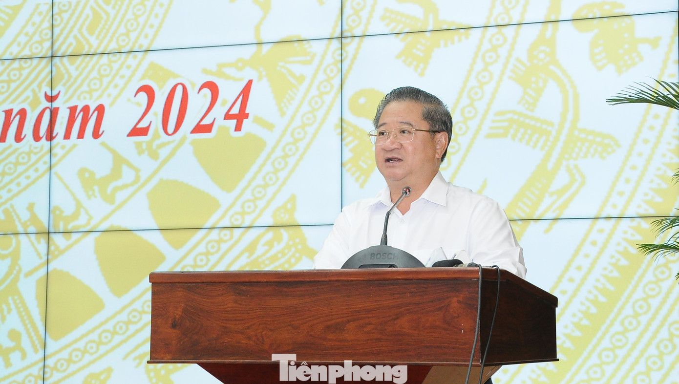 Chủ tịch UBND thành phố Cần Thơ Trần Việt Trường phát biểu tại cuộc họp. Ảnh: CK Chủ tịch UBND thành phố Cần Thơ Trần Việt Trường phát biểu tại cuộc họp. Ảnh: CK