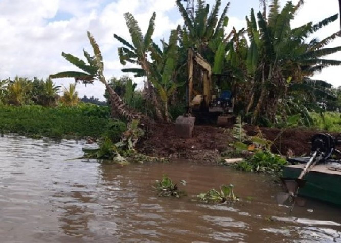 Khu vực Cồn Hô thường xuyên bị sạt lở trong những năm gần đây. Khu vực Cồn Hô thường xuyên bị sạt lở trong những năm gần đây.