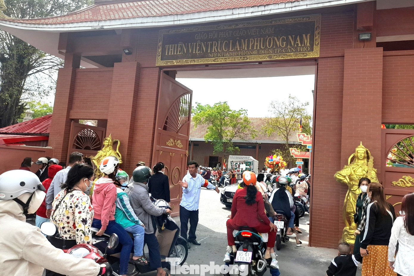 Thiền viện Trúc Lâm Phương Nam tọa lạc tại ấp Mỹ Nhơn, xã Mỹ Khánh, huyện Phong Điền, TP Cần Thơ.