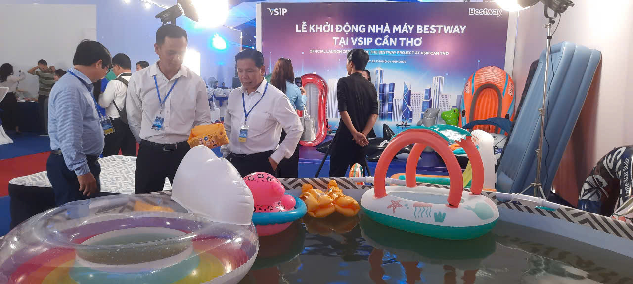 Bestway chuyên sản xuất các sản phẩm thể thao và giải trí ngoài trời. Bestway chuyên sản xuất các sản phẩm thể thao và giải trí ngoài trời.