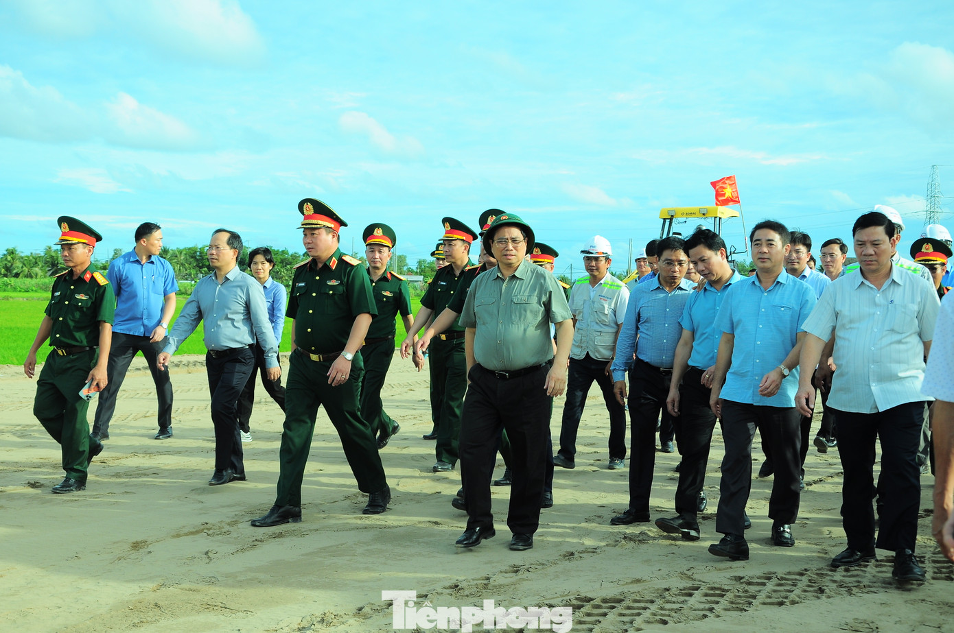 Thủ tướng Phạm Minh Chính kiểm tra dự án cao tốc Cần Thơ - Cà Mau mới đây. Ảnh: CK. Thủ tướng Phạm Minh Chính kiểm tra dự án cao tốc Cần Thơ - Cà Mau mới đây. Ảnh: CK.