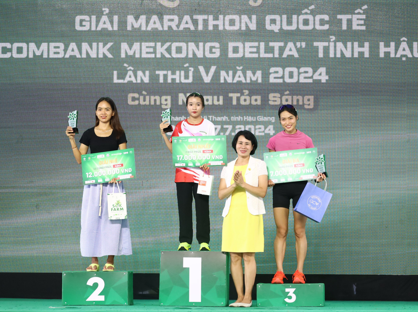 3 vận động viên nữ xuất sắc nhất ở cự ly 42km.