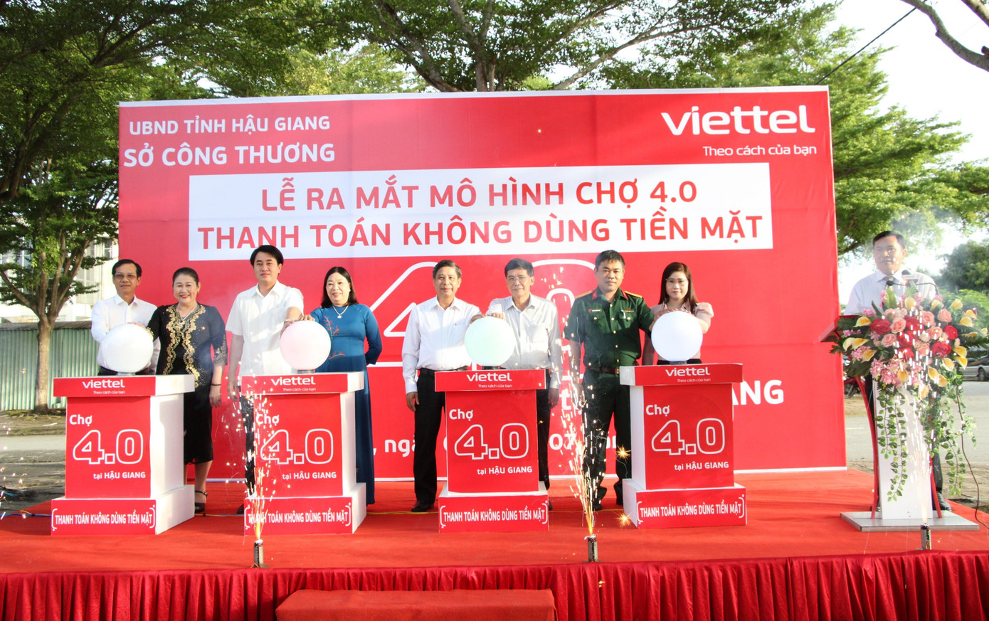 Nghi thức ra mắt mô hình chợ 4.0.