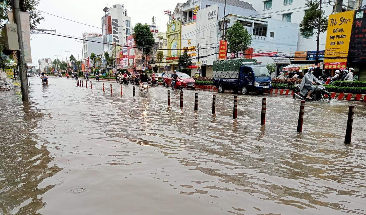 Đường phố Cần Thơ sáng 9/10.