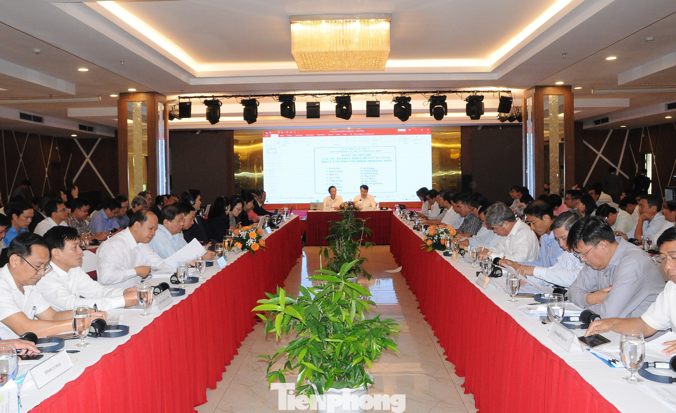 Ban Chỉ đạo các dự án phát triển bền vững Đồng bằng sông Cửu Long ứng phó với biến đổi khí hậu - Mekong DPO họp phiên thứ 3, khi tiến độ chuẩn bị các dự án cơ bản đều chậm. (Ảnh: CK). Ban Chỉ đạo các dự án phát triển bền vững Đồng bằng sông Cửu Long ứng phó với biến đổi khí hậu - Mekong DPO họp phiên thứ 3, khi tiến độ chuẩn bị các dự án cơ bản đều chậm. (Ảnh: CK).