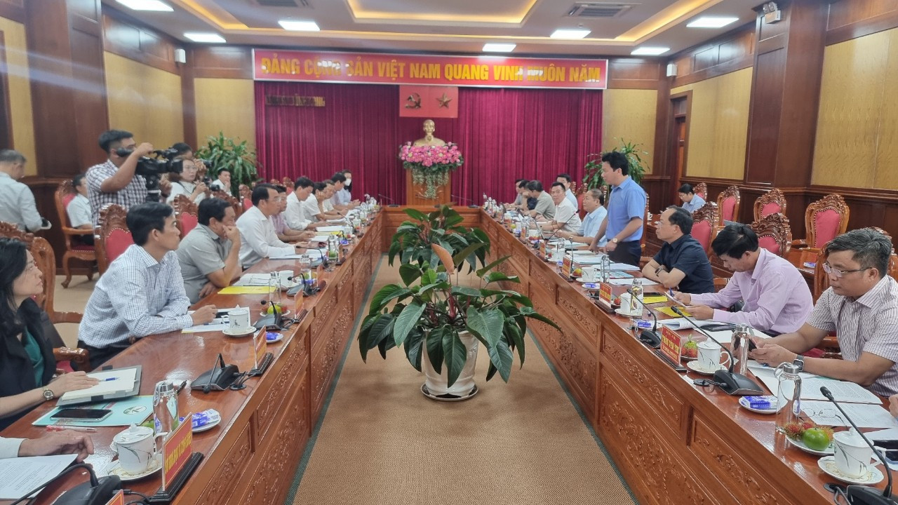 Quang cảnh cuộc họp.