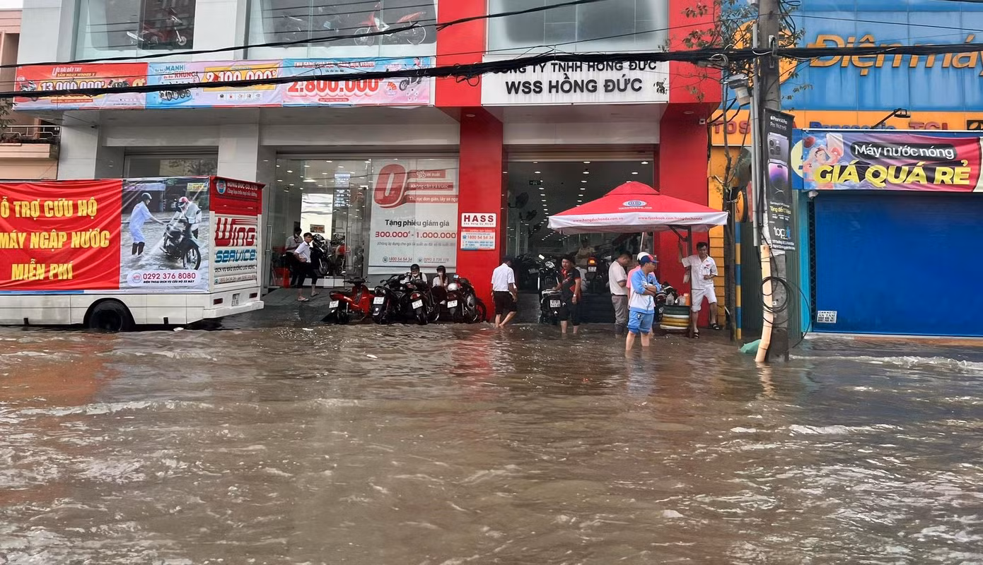 Đường phố Cần Thơ sáng 13/10.