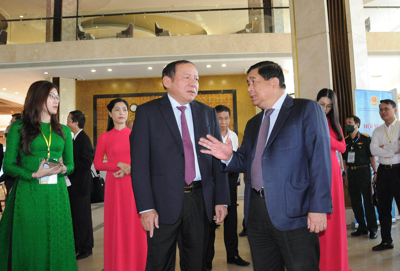 Bộ trưởng Bộ Văn hóa - Thể thao và Du lịch Nguyễn Văn Hùng và Bộ trưởng Bộ Kế hoạch và Đầu tư Nguyễn Chí Dũng (phải) tại sự kiện. Bộ trưởng Bộ Văn hóa - Thể thao và Du lịch Nguyễn Văn Hùng và Bộ trưởng Bộ Kế hoạch và Đầu tư Nguyễn Chí Dũng (phải) tại sự kiện.