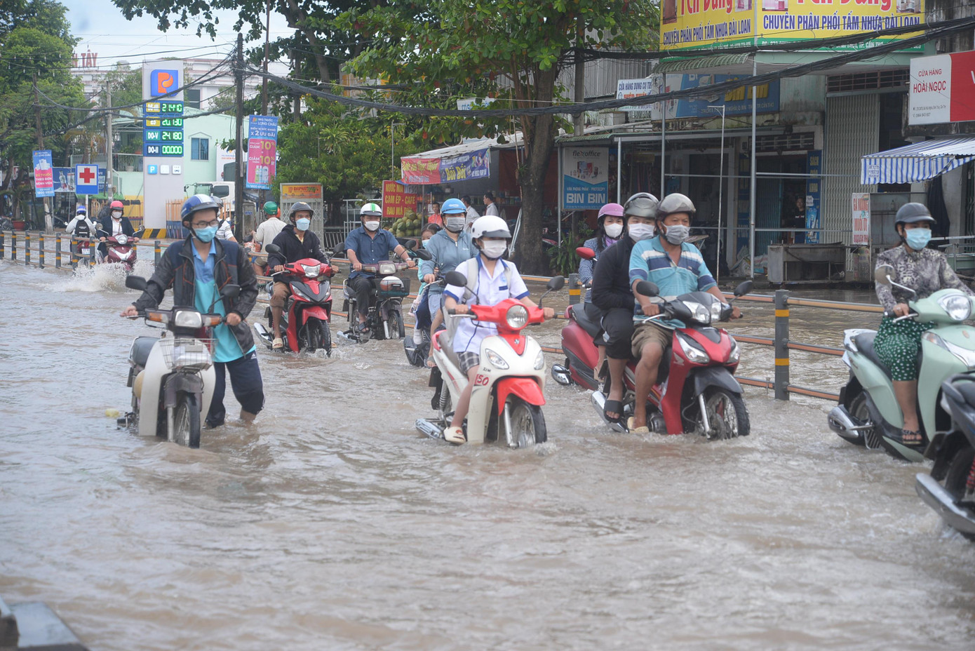 Đường phố Cần Thơ sáng 10/10.