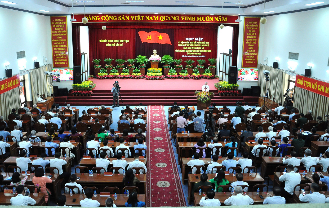 Quang cảnh buổi họp mặt. Ảnh: Cảnh Kỳ. Quang cảnh buổi họp mặt. Ảnh: Cảnh Kỳ.