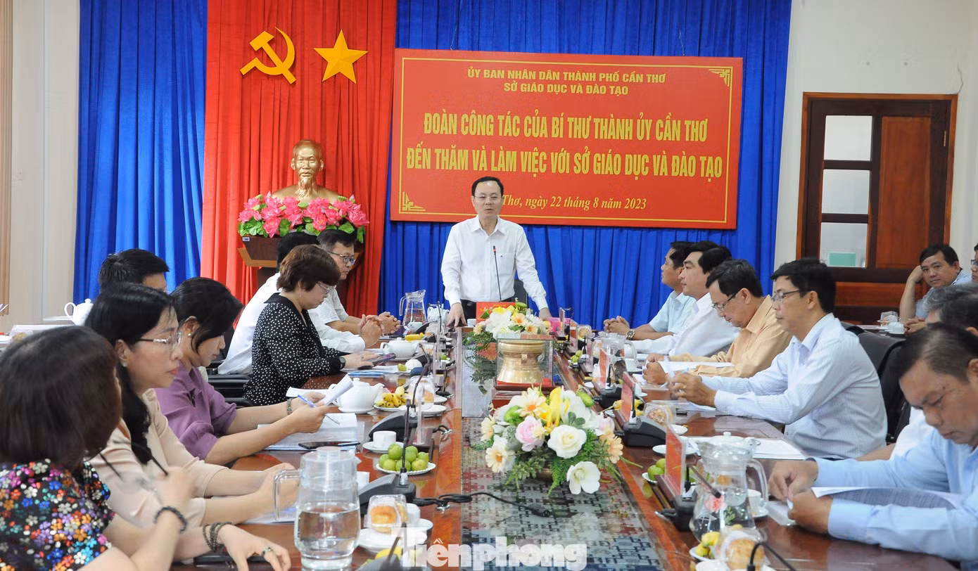 Quang cảnh buổi làm việc. Ảnh: CK Quang cảnh buổi làm việc. Ảnh: CK