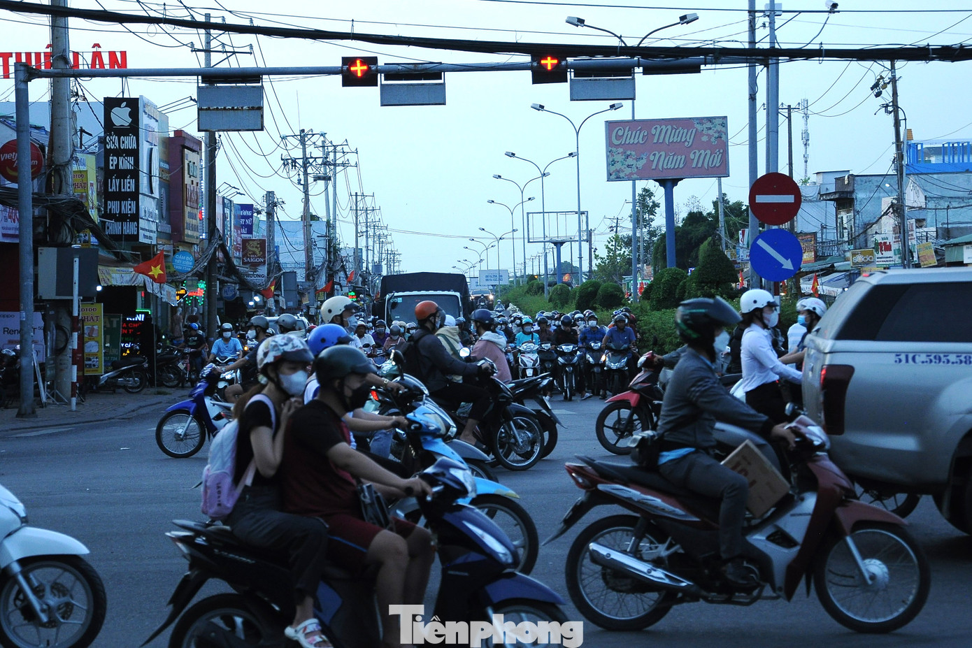 Nút giao số 4 (Nguyễn Văn Linh - 3 Tháng 2). Nút giao số 4 (Nguyễn Văn Linh - 3 Tháng 2).