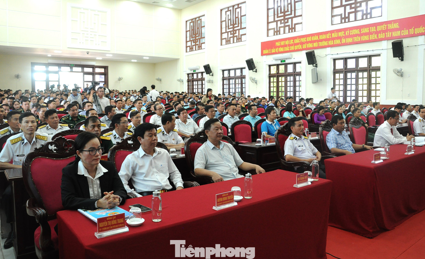 Quang cảnh buổi gặp mặt. Quang cảnh buổi gặp mặt.