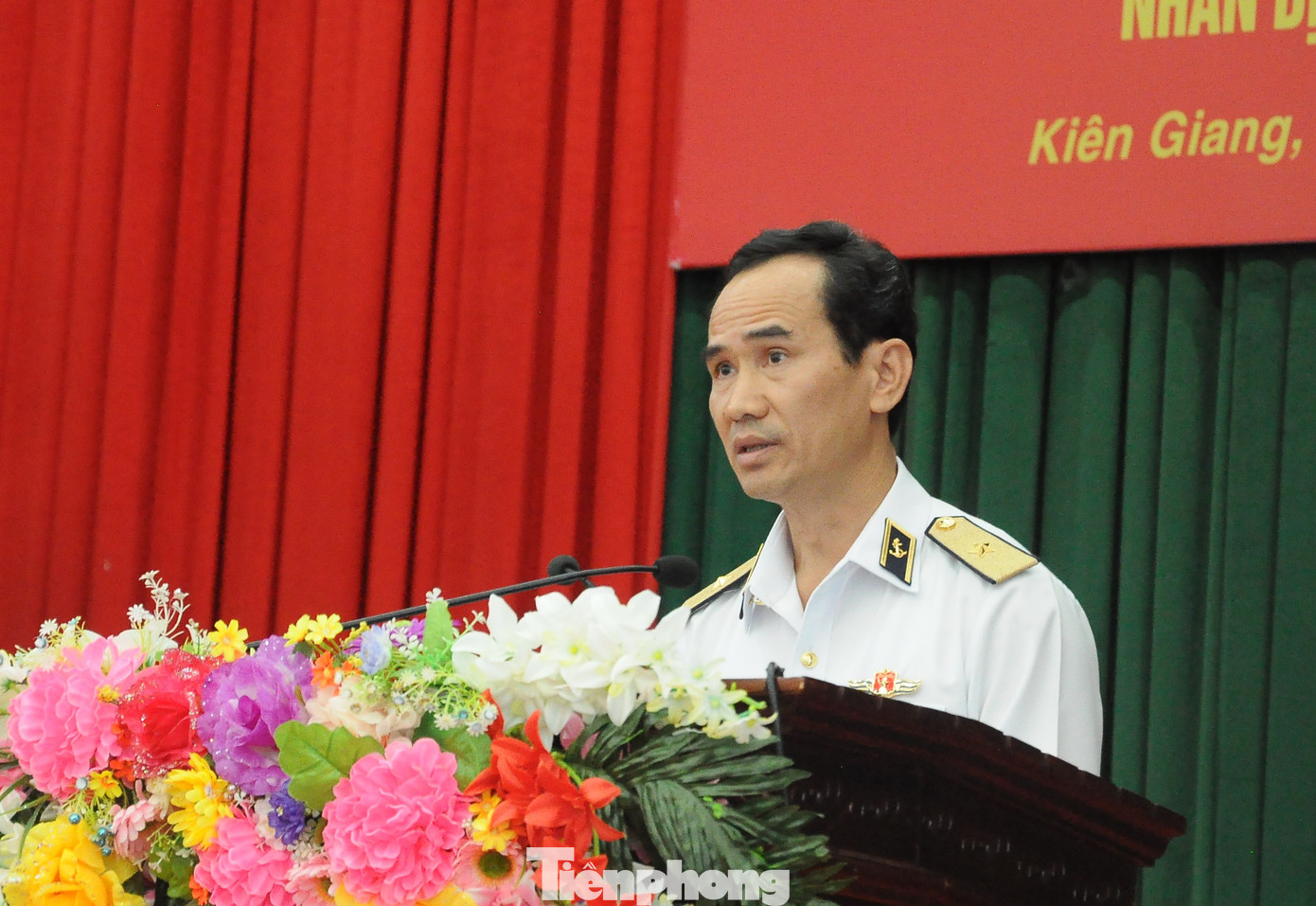 Chuẩn Đô đốc Nguyễn Hữu Thoan phát biểu tại buổi gặp mặt. Chuẩn Đô đốc Nguyễn Hữu Thoan phát biểu tại buổi gặp mặt.