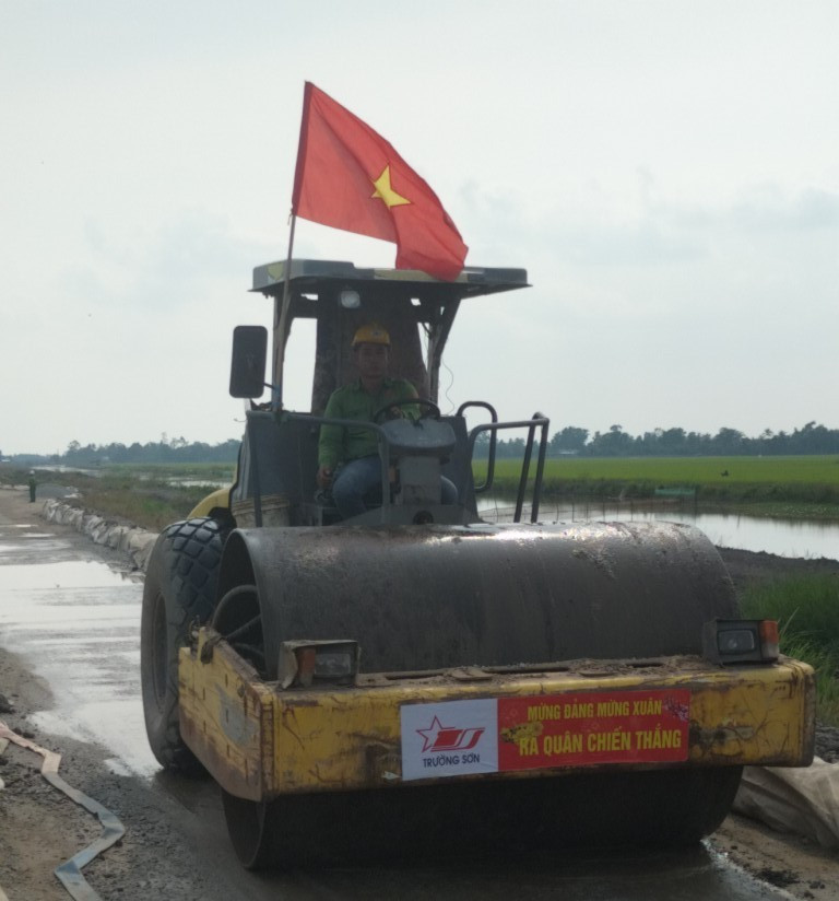 Dự án cao tốc Cần Thơ - Cà Mau dài 110km, đi qua thành phố Cần Thơ và 4 tỉnh Hậu Giang, Bạc Liêu, Kiên Giang, Cà Mau, với hơn 4.000 hộ dân bị ảnh hưởng. Dự án được chia thành 2 dự án thành phần, gồm Cần Thơ - Hậu Giang (37km) và Hậu Giang - Cà Mau (73km).