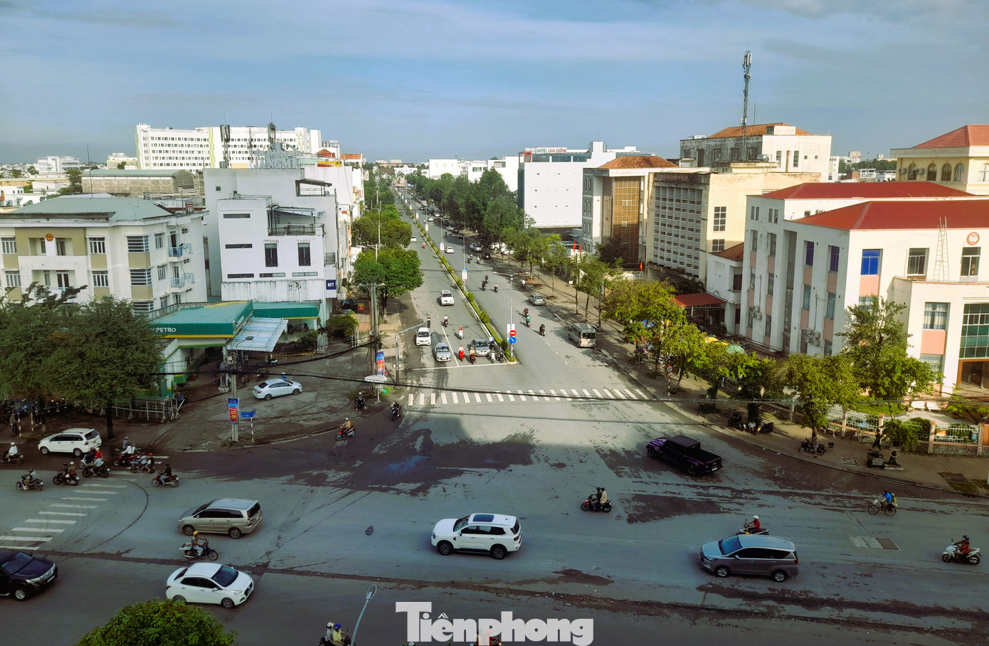 Lãnh đạo UBND thành phố Cần Thơ yêu cầu rà soát, đề xuất tuyến đường, đoạn đường nào được dừng, đậu đỗ xe, sử dụng lòng đường, vỉa hè; đề xuất vị trí kẻ vạch bãi đậu, đỗ xe... Ảnh: Cảnh Kỳ Lãnh đạo UBND thành phố Cần Thơ yêu cầu rà soát, đề xuất tuyến đường, đoạn đường nào được dừng, đậu đỗ xe, sử dụng lòng đường, vỉa hè; đề xuất vị trí kẻ vạch bãi đậu, đỗ xe... Ảnh: Cảnh Kỳ