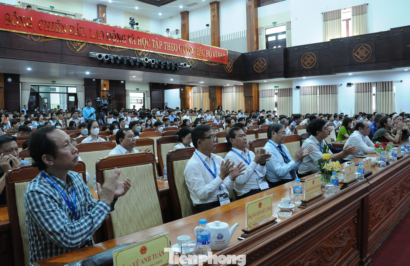 Hơn 1.300 đại biểu tham gia tuần lễ. Hơn 1.300 đại biểu tham gia tuần lễ.