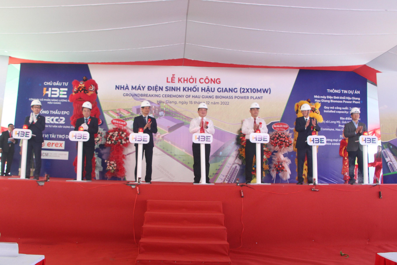 Đại biểu thực hiện nghi thức khởi công dự án.